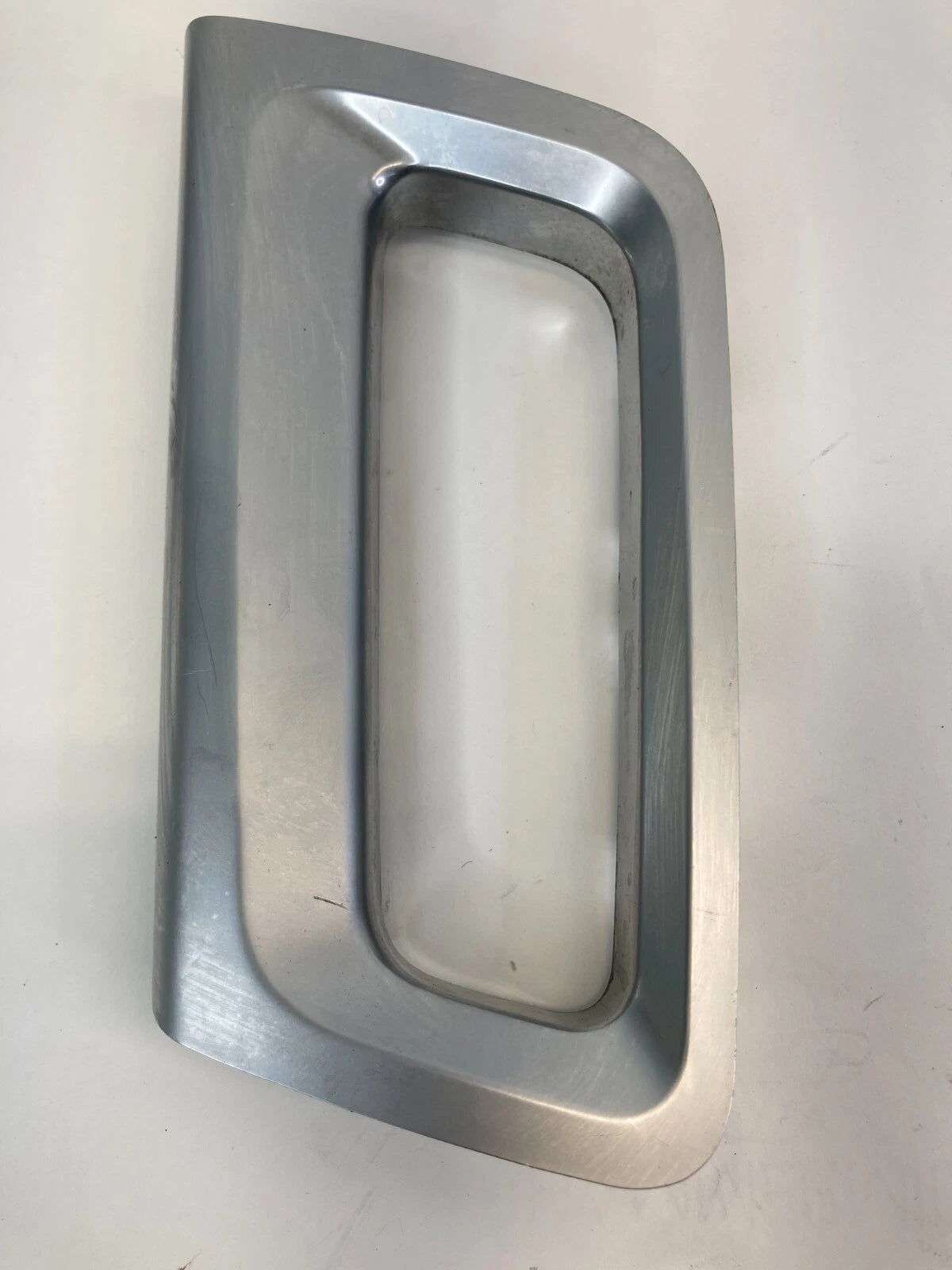 2008 2009 2010 SATURN VUE REAR RIGHT SIDE INTERIOR DOOR PULL HANDLE TRIM BEZEL