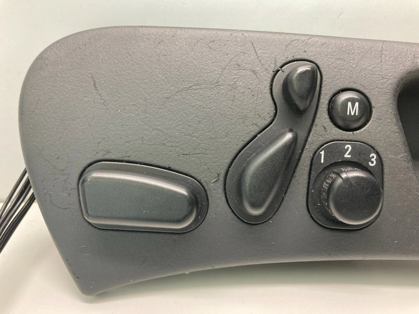 01-05 MERCEDES-BENZ C320 FRONT RIGHT INTERIOR DOOR HANDLE W/ SEAT CONTROL SWITCH