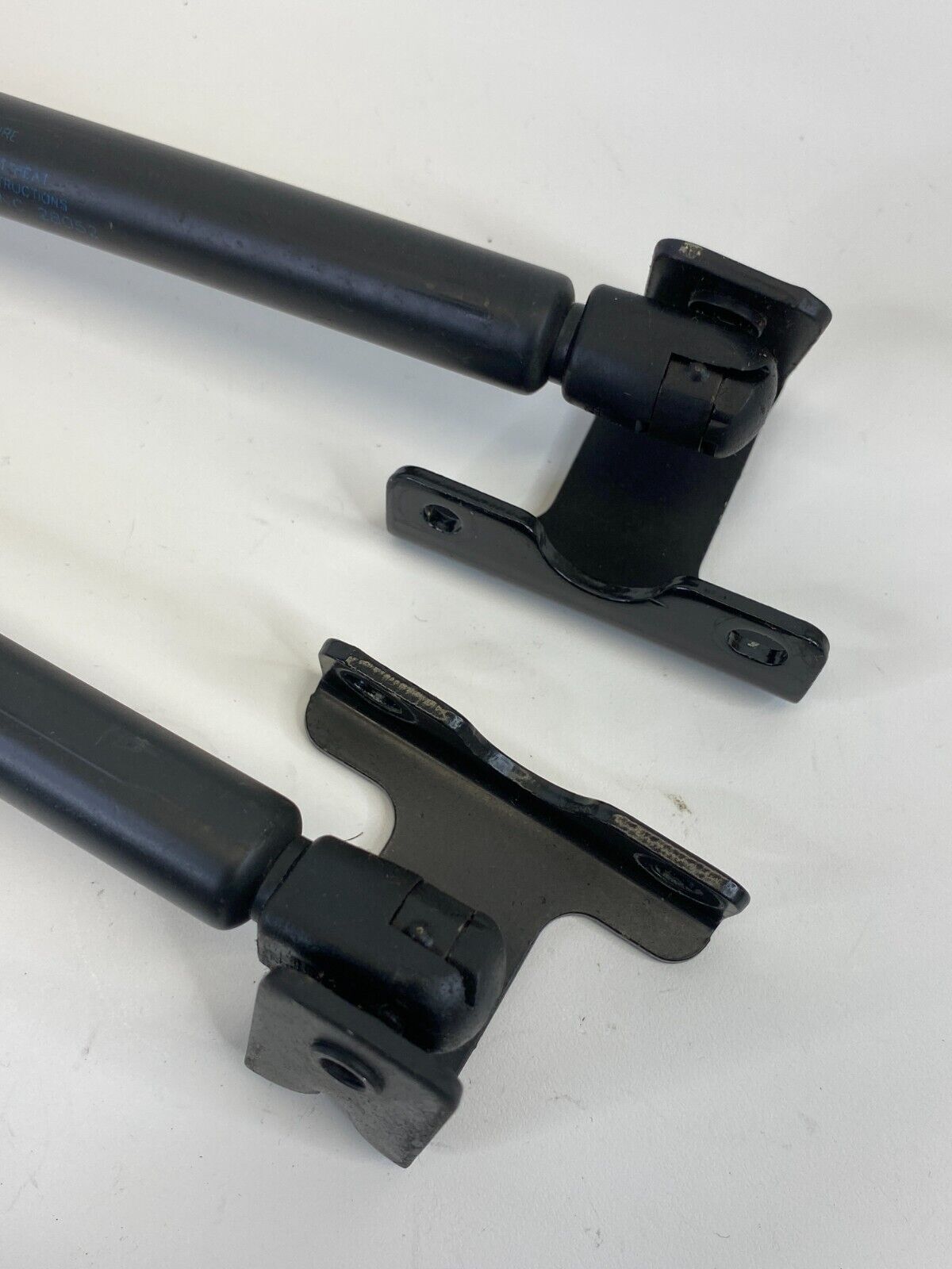 2002-2004 Nissan Pathfinder Rear Trunk Liftgate Support Shock Struts Pair LH RH