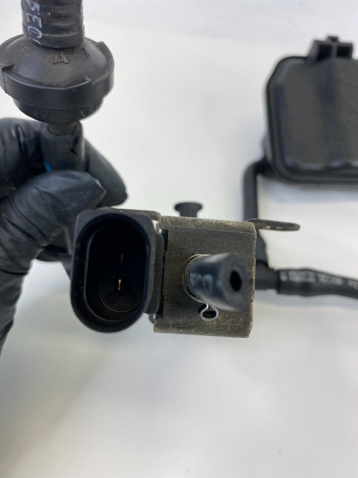 1998-2006 VW Volkswagen Beetle Vacuum Tank Valve Sensor 06A-131-541 OEM