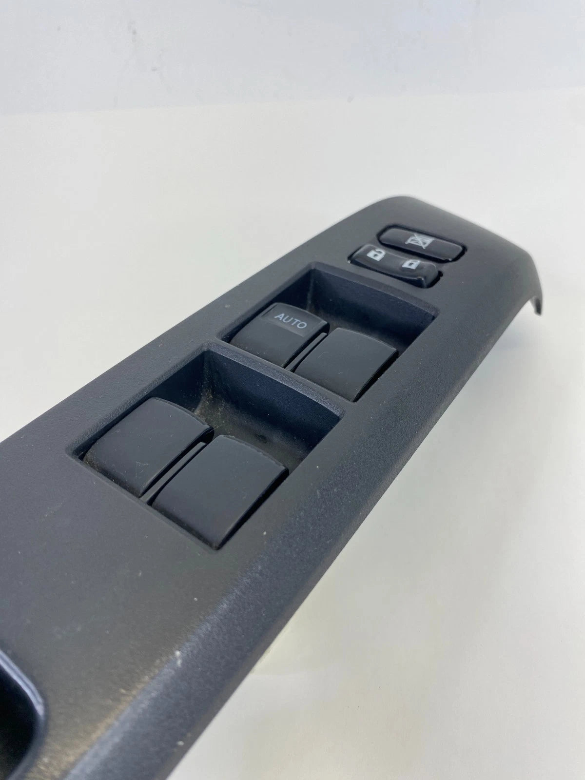 2008-2015 SCION XB FRONT LEFT MASTER DOOR POWER WINDOW SWITCH W/ BEZEL OEM