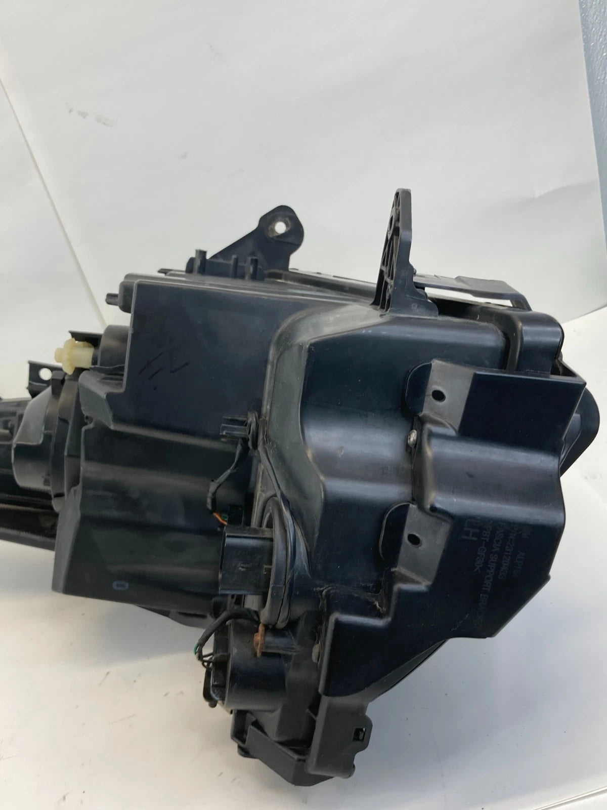 2013-2019 CADILLAC ATS FRONT LEFT DRIVER HEADLIGHT HEADLAMP HALOGEN 23180169