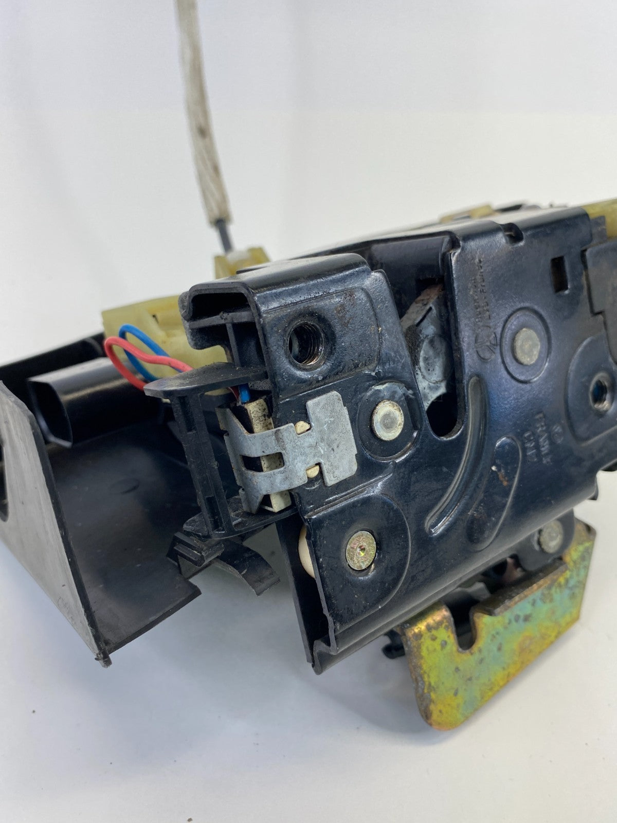 1998-2004 Audi A6 Quattro Front Right Side Door Latch Release Actuator 4B0837350