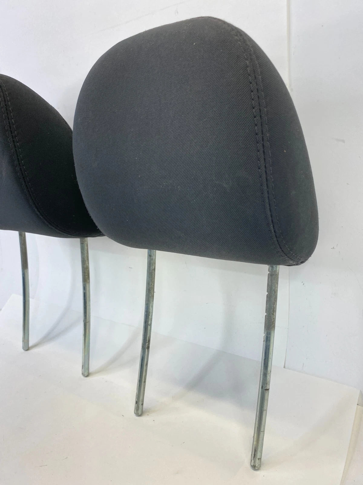 2007-2010 CHRYSLER 300 FRONT RIGHT & LEFT SEAT HEADREST HEAD REST PAIR SET OEM