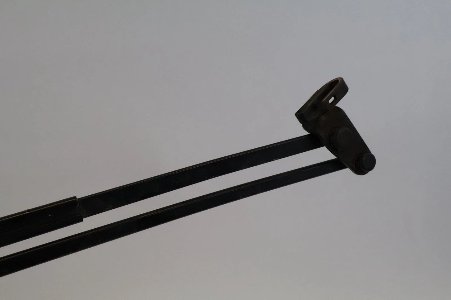 2001-2006 LEXUS LS430 FRONT LEFT DRIVER WINDSHIELD WIPER ARM ASSEMBLY OEM