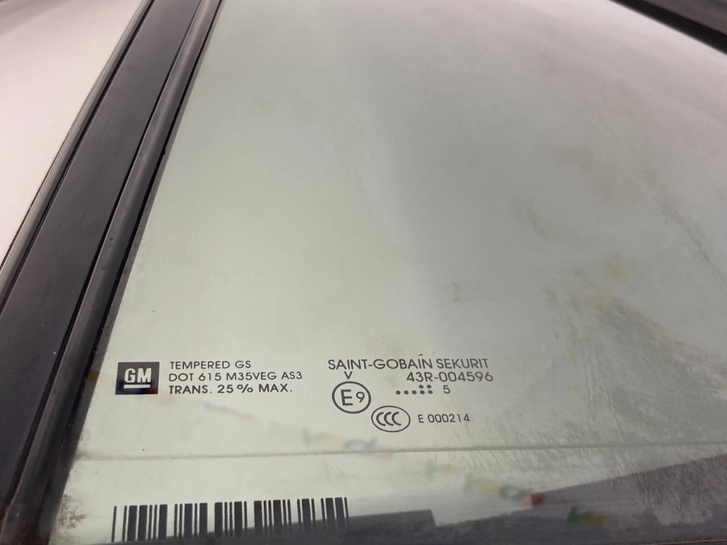 2004-2009 CADILLAC SRX REAR LEFT DOOR QUARTER VENT WINDOW GLASS 43R-004596 OEM