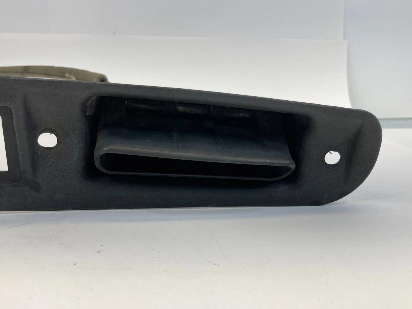 2009 2010 09 10 DODGE JOURNEY REAR TRUNK LID LICENSE LAMP LIGHT MOLDING BEZEL