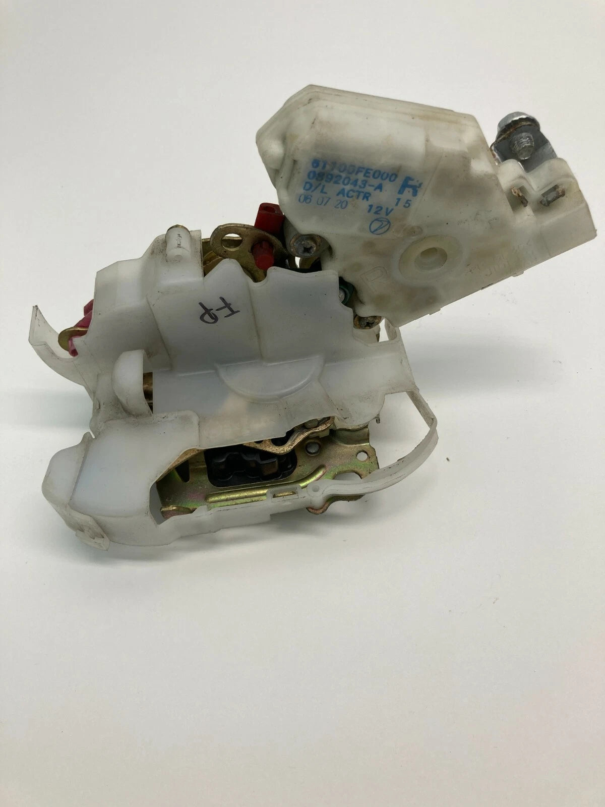 2002-2007 SUBARU IMPREZA SEDAN FRONT RIGHT DOOR LOCK LATCH RELEASE 61100FE000