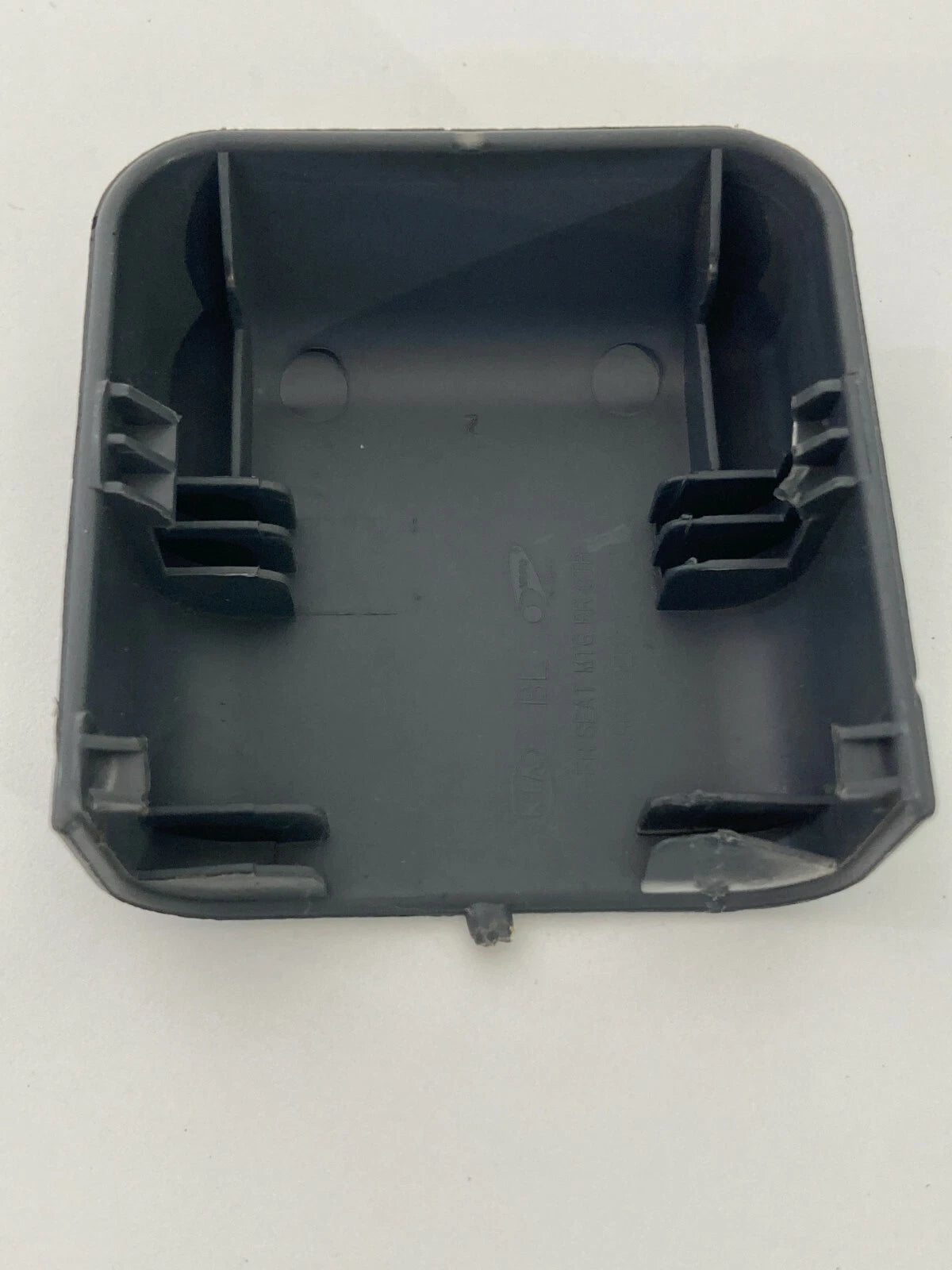 2003-2009 KIA SORENTO FRONT SEAT TRACK END COVER TRIM 88562-3E000 OEM