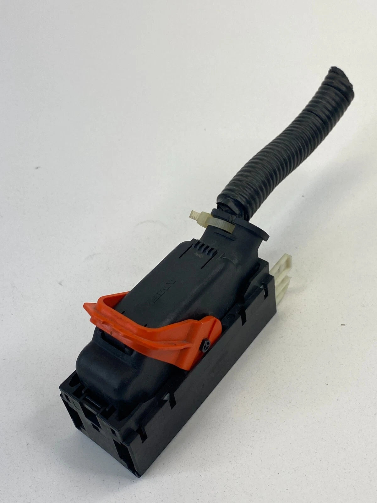 08 09 MITSUBISHI OUTLANDER ABS ANTI LOCK BRAKE PUMP PIGTAIL PLUG CONNECTOR RELAY