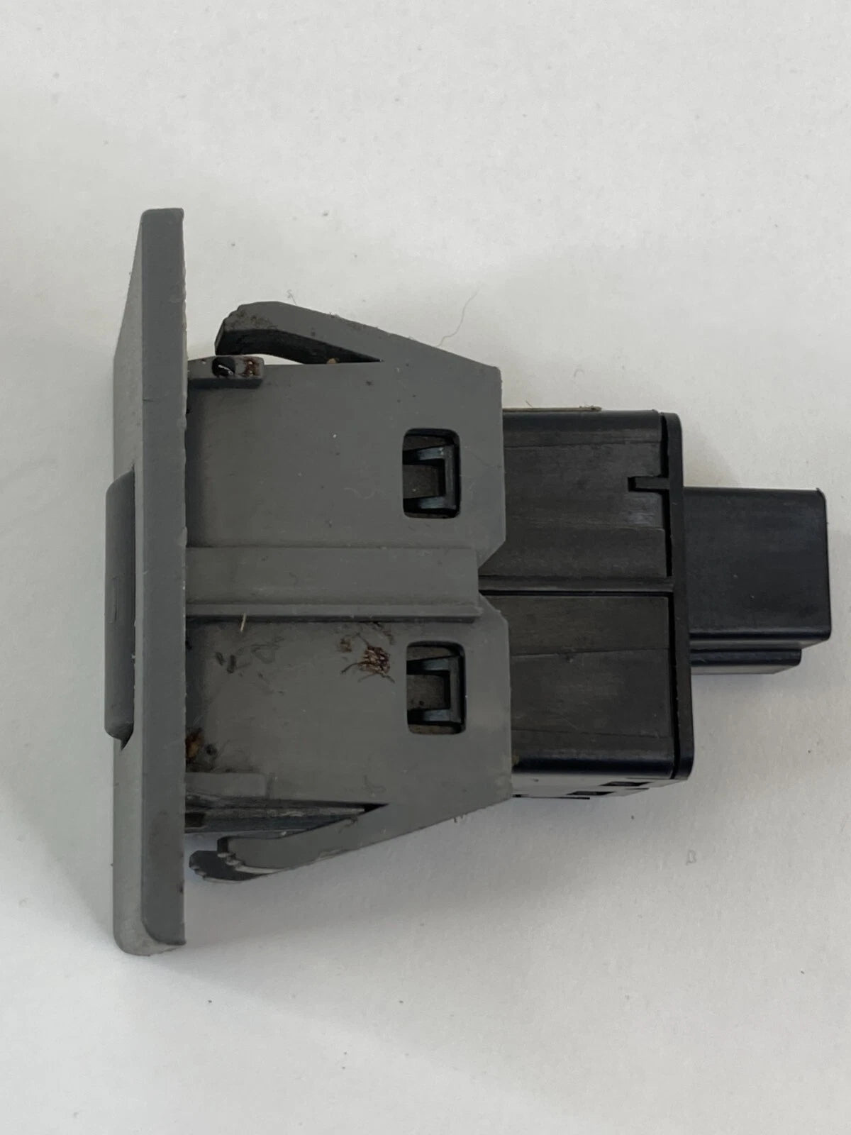 08-10 DODGE GRAND CARAVAN POWER INVERTER SWITCH BUTTON W/ BEZEL TRIM L0110163-A0
