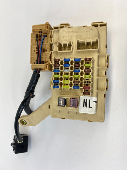 2001-2003 Lexus RX300 Fuse Box Relay Junction Block Inner Cabin Dash Mounted OEM