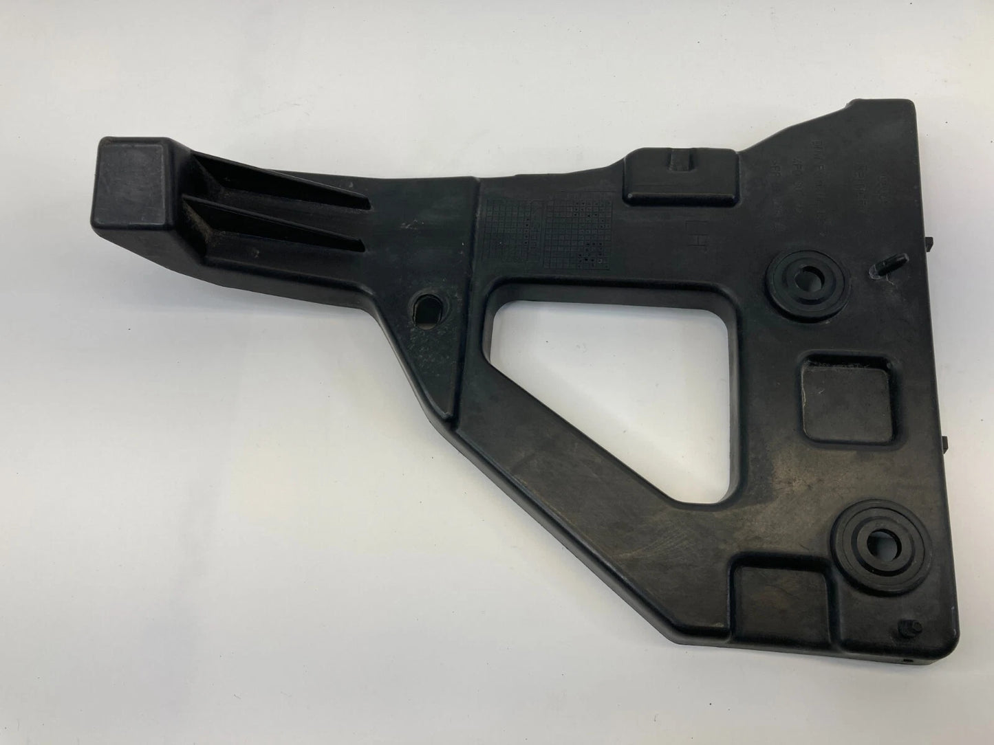 2006-2010 AUDI A6 QUATTRO FRONT LEFT BUMPER BRACKET SUPPORT GUIDE 4F0-807-227