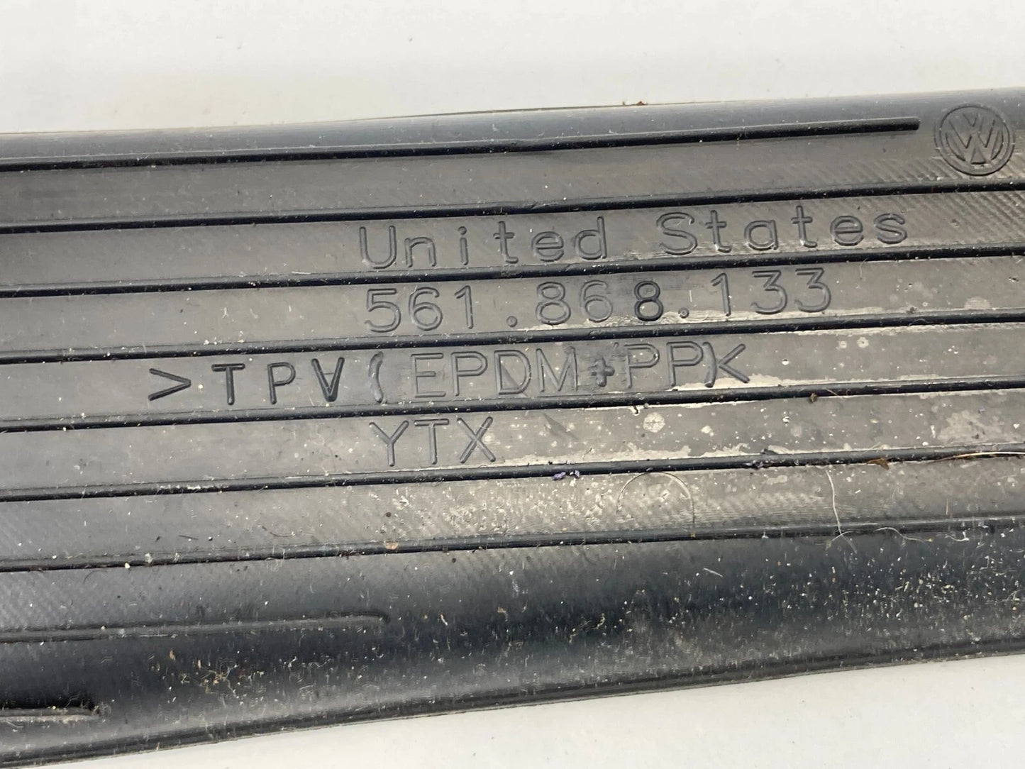 2012-2014 VOLKSWAGEN PASSAT FRONT LEFT SIDE STORAGE RUBBER INSERT MAT 561868133