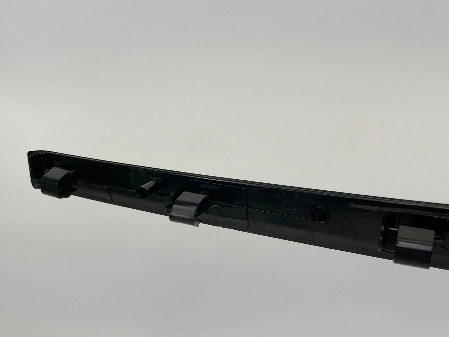 2014-2017 BUICK REGAL FRONT RIGHT INTERIOR DOOR PANEL TRIM MOLDING 330188061 OEM