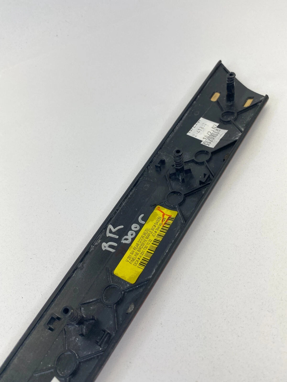 06-10 MERCEDES-BENZ R350 REAR RIGHT INTERIOR DOOR TRIM MOLDING BEZEL A2517301022