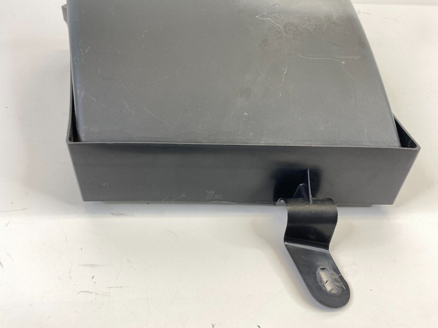 2006 Mercedes-Benz CLS500 Air Intake Duct Filter Box Housing Cover 211-817-25-20