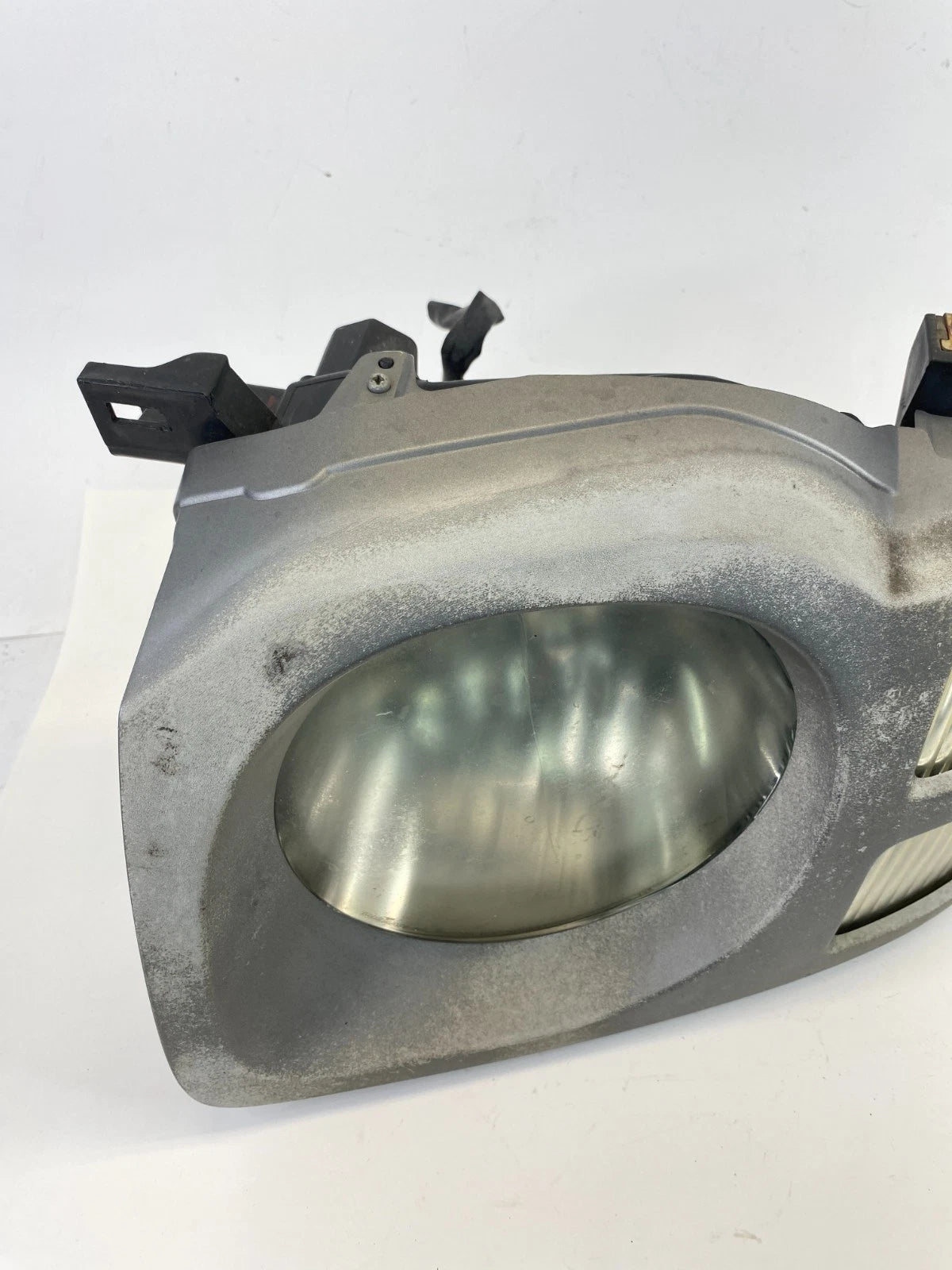 2002-2004 Nissan Xterra FRONT LEFT DRIVER SIDE HEADLIGHT HEADLAMP OEM