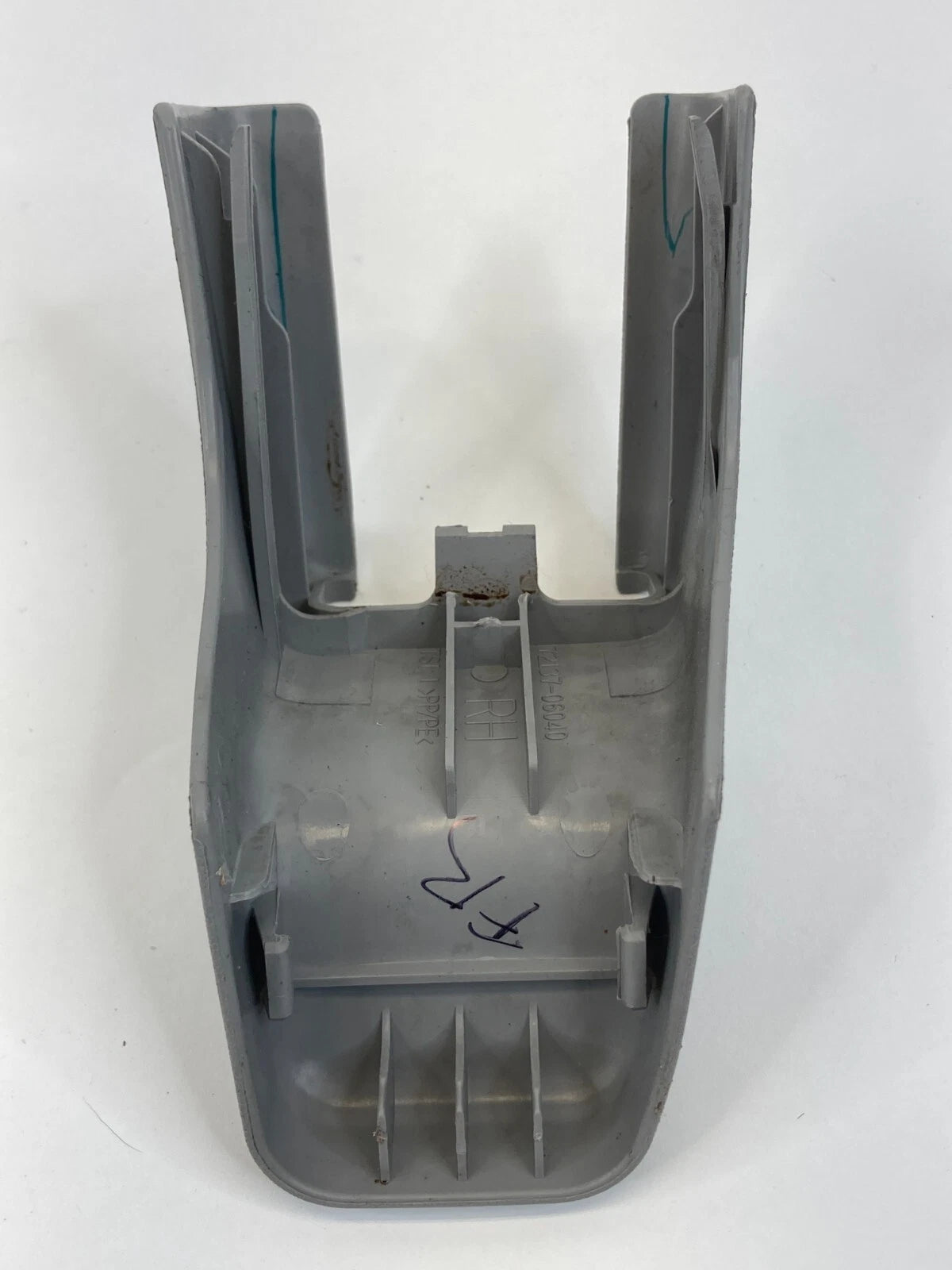 07-11 TOYOTA CAMRY FRONT RIGHT SIDE SEAT RAIL TRACK END COVER TRIM 7213706040