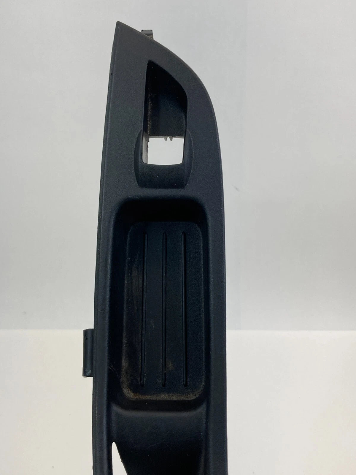 2012-2018 FORD FOCUS SEDAN FRONT RIGHT PASSENGER SIDE WINDOW SWITCH COVER TRIM