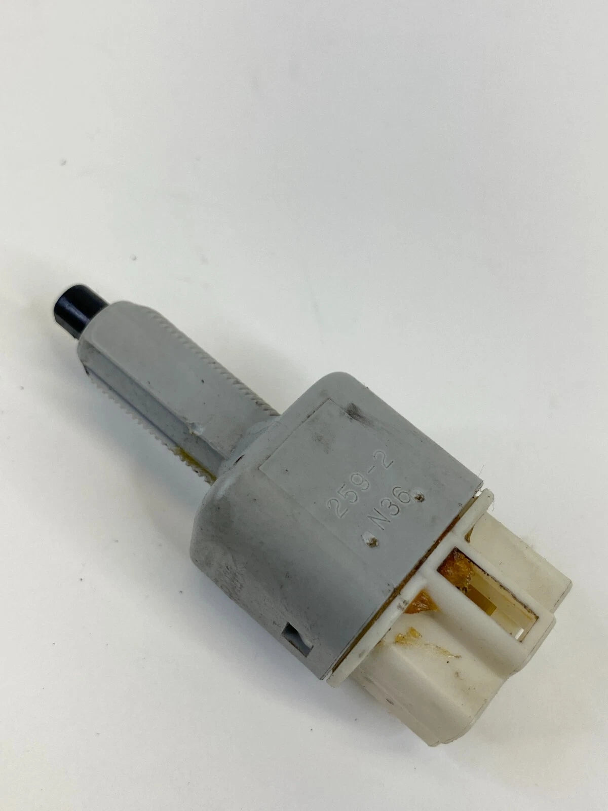 2003-2006 SUZUKI XL-7 BRAKE STOPLIGHT STOP LIGHT LAMP SENSOR SWITCH OEM