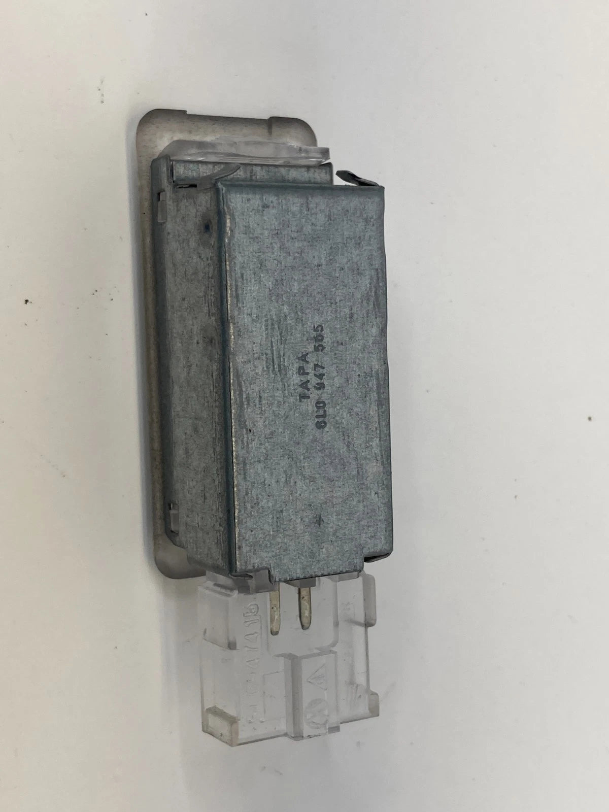 2012-2019 VW VOLKSWAGEN PASSAT INTERIOR GLOVE BOX WARNING LIGHT LAMP 6L0947565