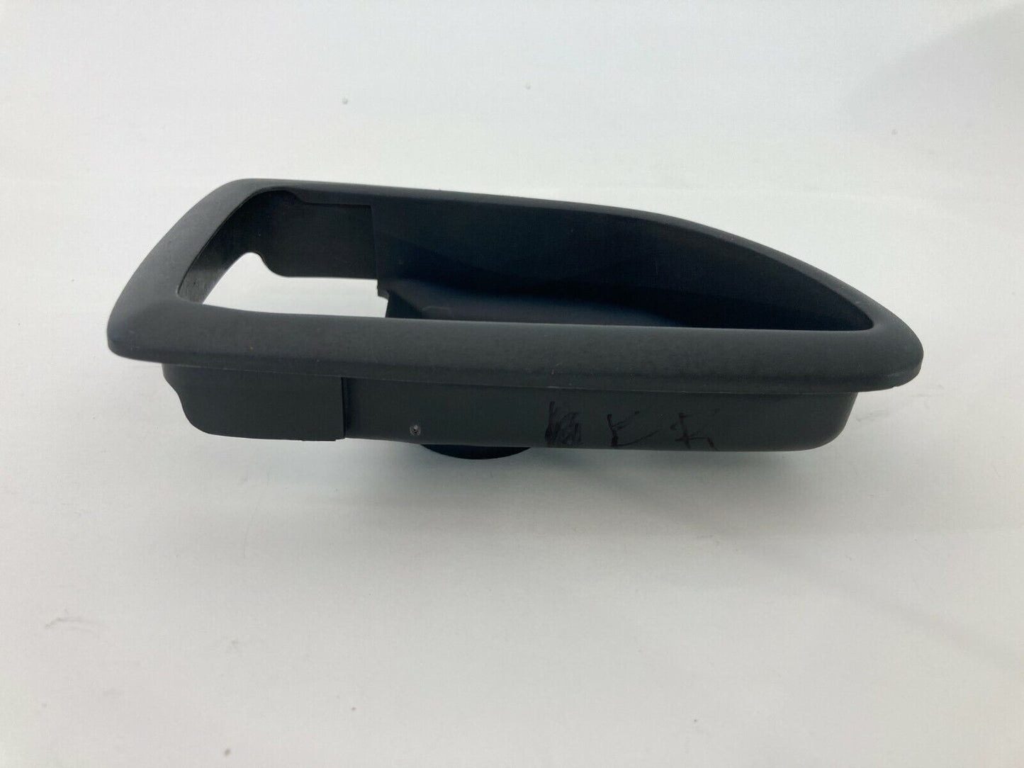 2003-2009 Kia Sorento Front Right Interior Door Handle Bezel Cover 82622-3E000