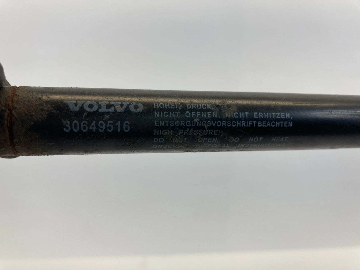2008-2016 VOLVO XC70 WAGON 2.5 ENGINE ROOM HOOD LIFT SUPPORT CYLINDER 30649516