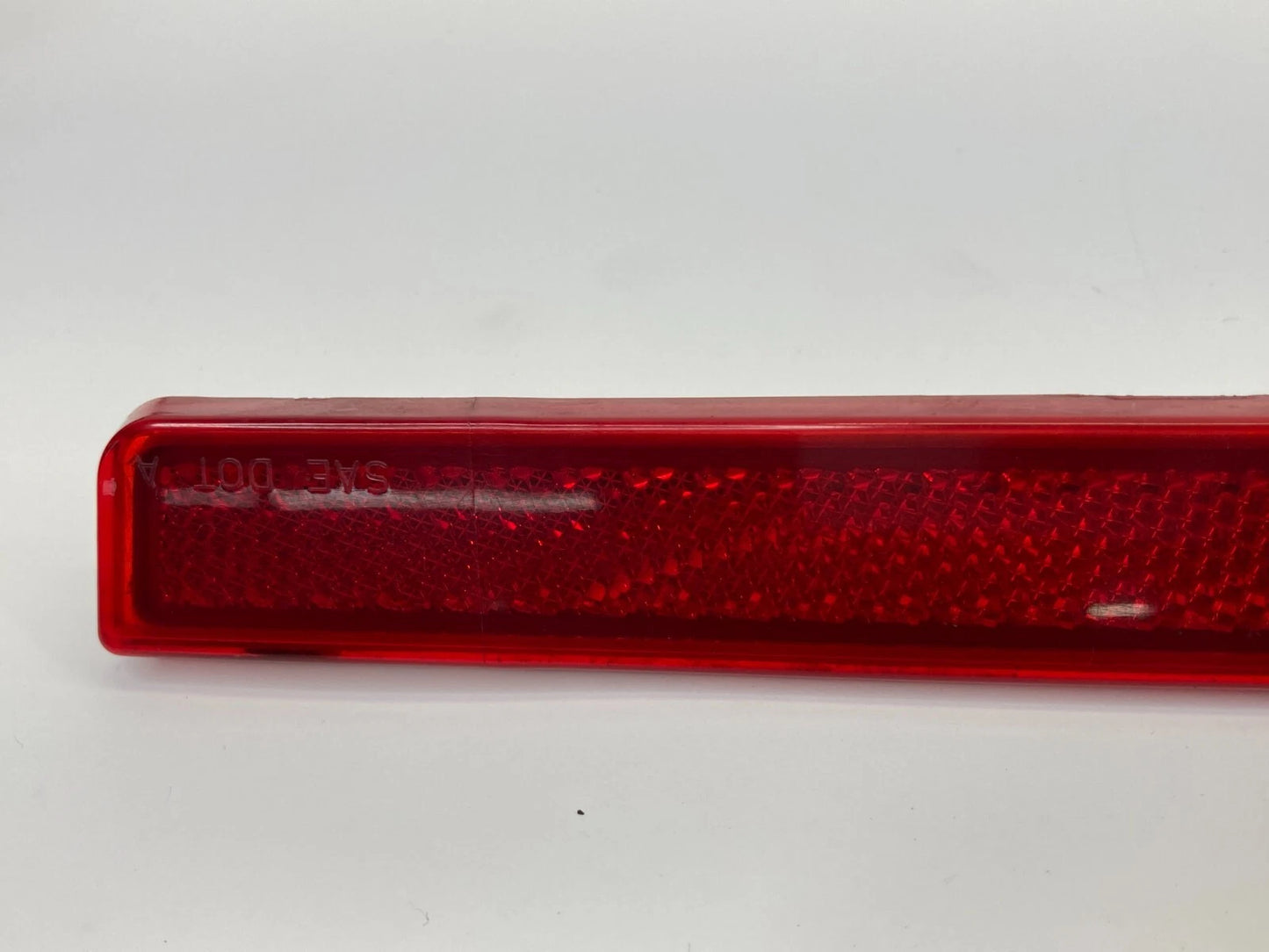 2008-2014 CADILLAC CTS SEDAN REAR BUMPER LEFT OUTER SIDE REFLECTOR LAMP 25883455