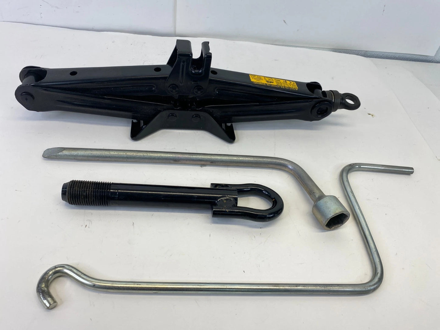 2007-2011 TOYOTA YARIS HATCHBACK EMERGENCY SPARE TIRE JACK & TOOL KIT ASSY OEM