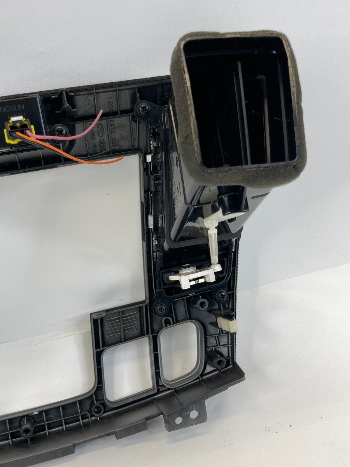 2009 2010 Hyundai Sonata Center Dash Radio Bezel W/ Air Vent Grille Duct OEM