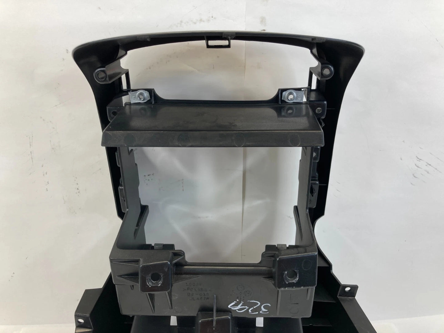 2004-2007 CADILLAC CTS CENTER DASH PANEL RADIO FRAME HOUSING TRIM BEZEL ASSY OEM