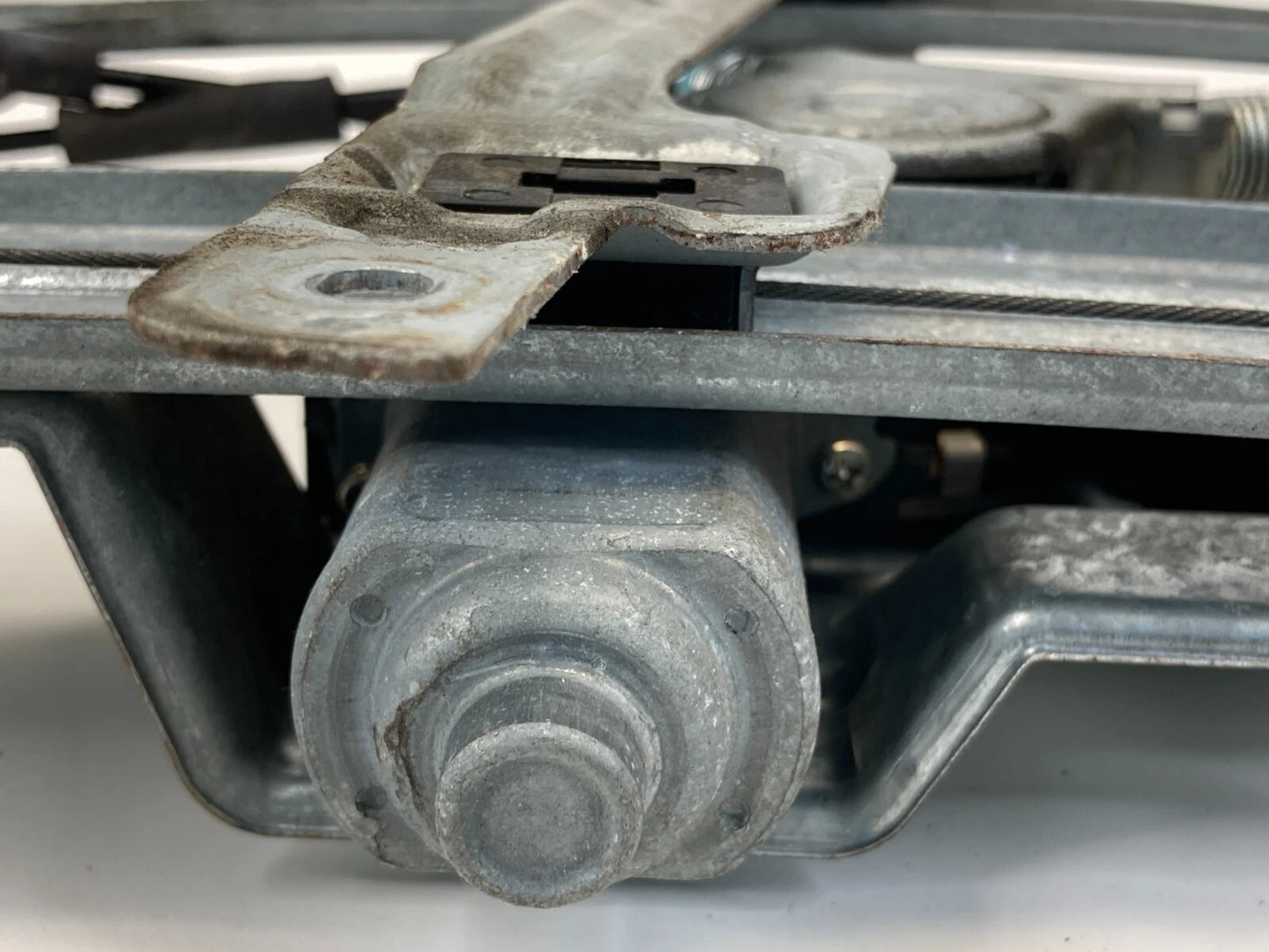 04-12 MITSUBISHI GALANT FR RIGHT SIDE DOOR POWER WINDOW MOTOR W/ REGULATOR OEM