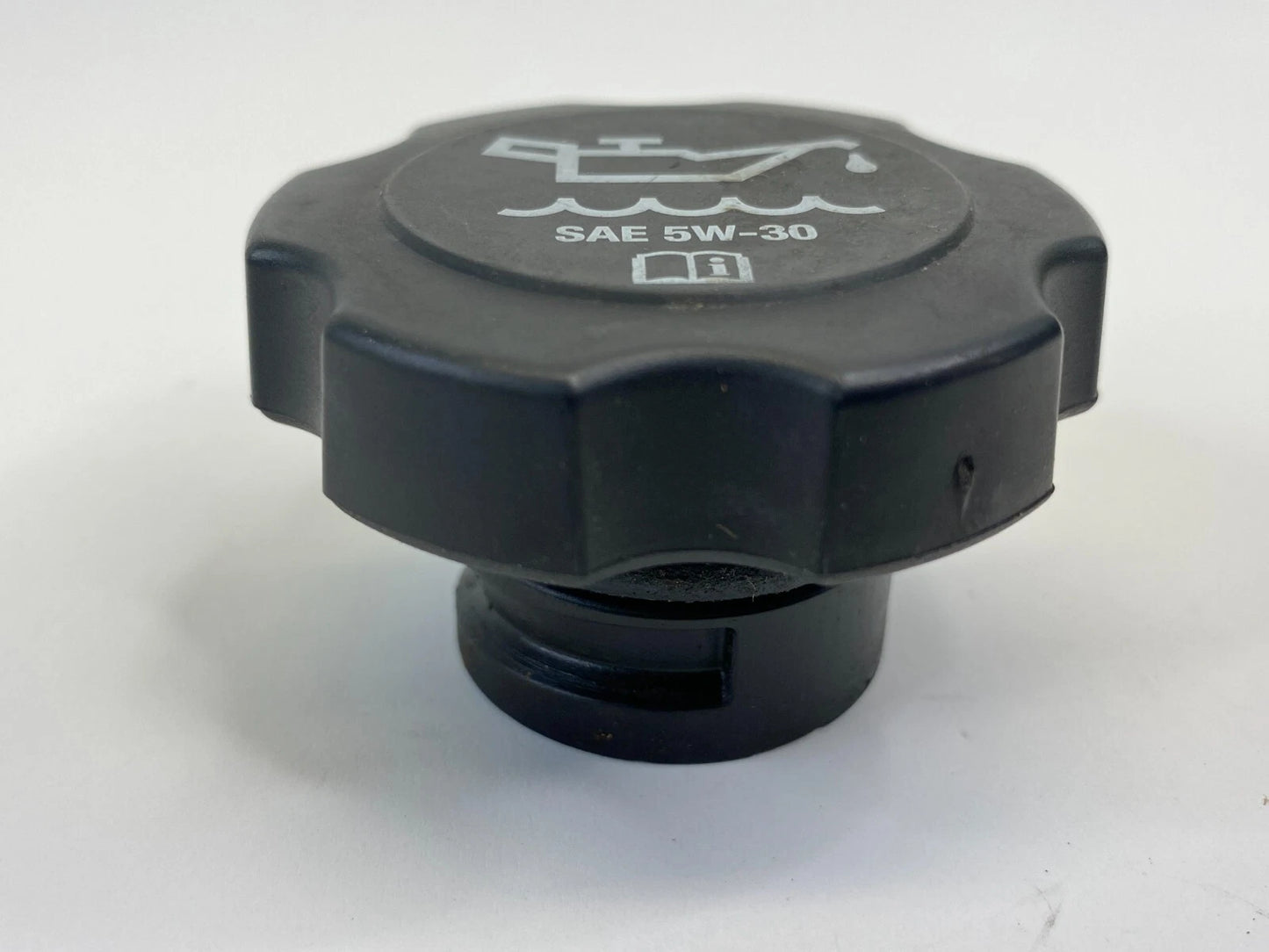 2006-2011 BUICK LUCERNE 3.8L V6 ENGINE OIL FLUID FILLER CAP COVER SAE 5W-30