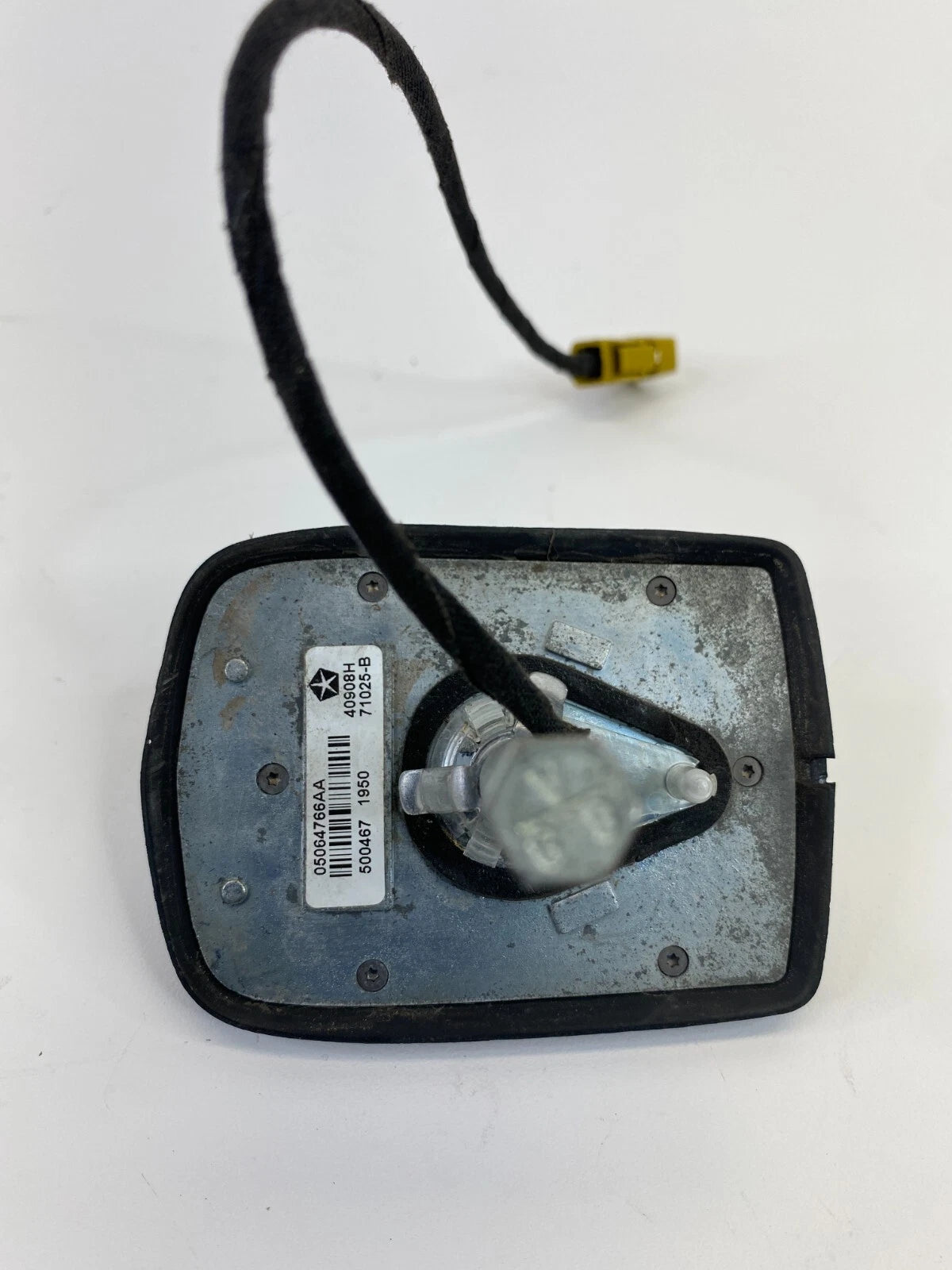 2009 2010 CHRYSLER TOWN & COUNTRY SATELLITE RADIO ANTENNA 05064766AA OEM