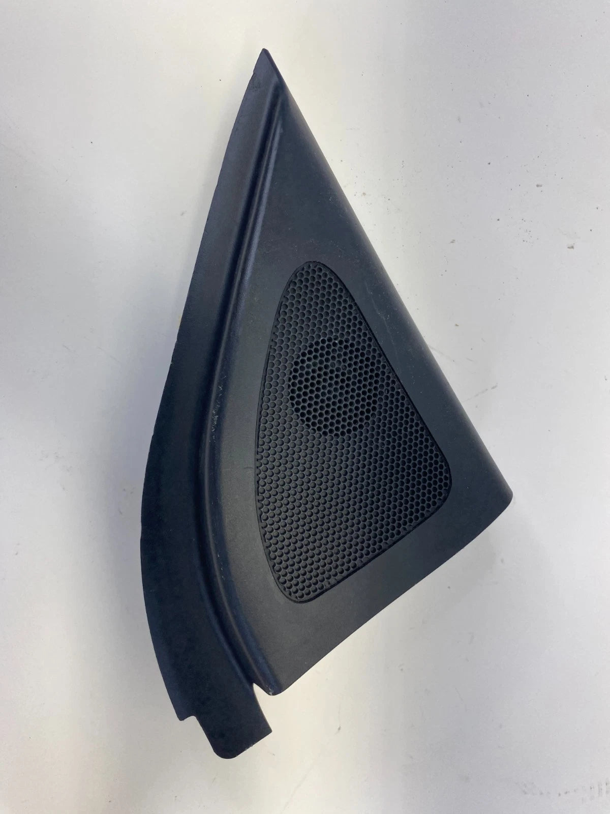 10-13 KIA FORTE FRONT RIGHT PASSENGER DOOR TWEETER SPEAKER COVER OEM 87660-1M000