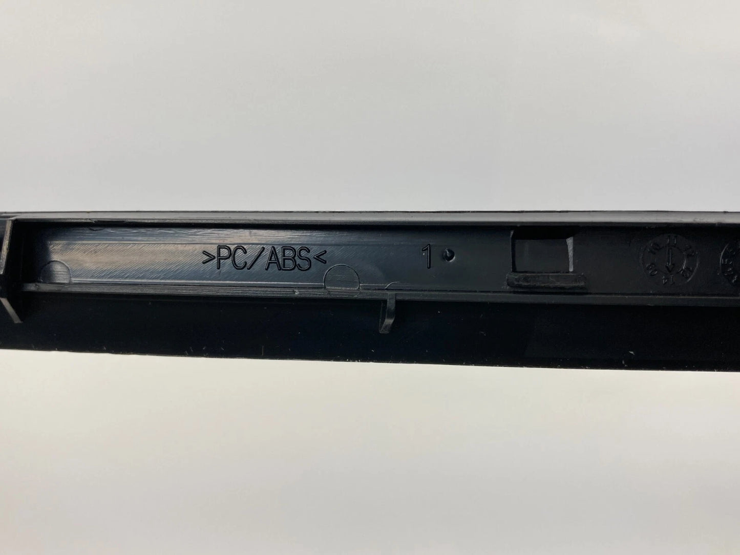 2014-2017 BUICK REGAL RIGHT PASSENGER DASH UPPER TRIM MOLDING PANEL 13221839 OEM