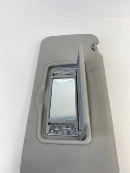 2004-2008 CADILLAC SRX ROOF RIGHT SUNVISOR SUN VISOR SHADE W/ LAMPS ASSEMBLY OEM