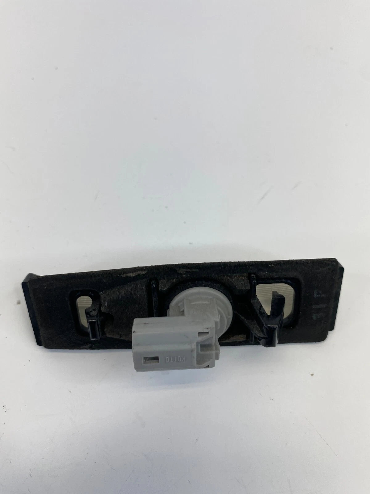 1998-2005 LEXUS GS300 REAR TRUNK LICENSE PLATE LIGHT LAMP TRIM PANEL OEM