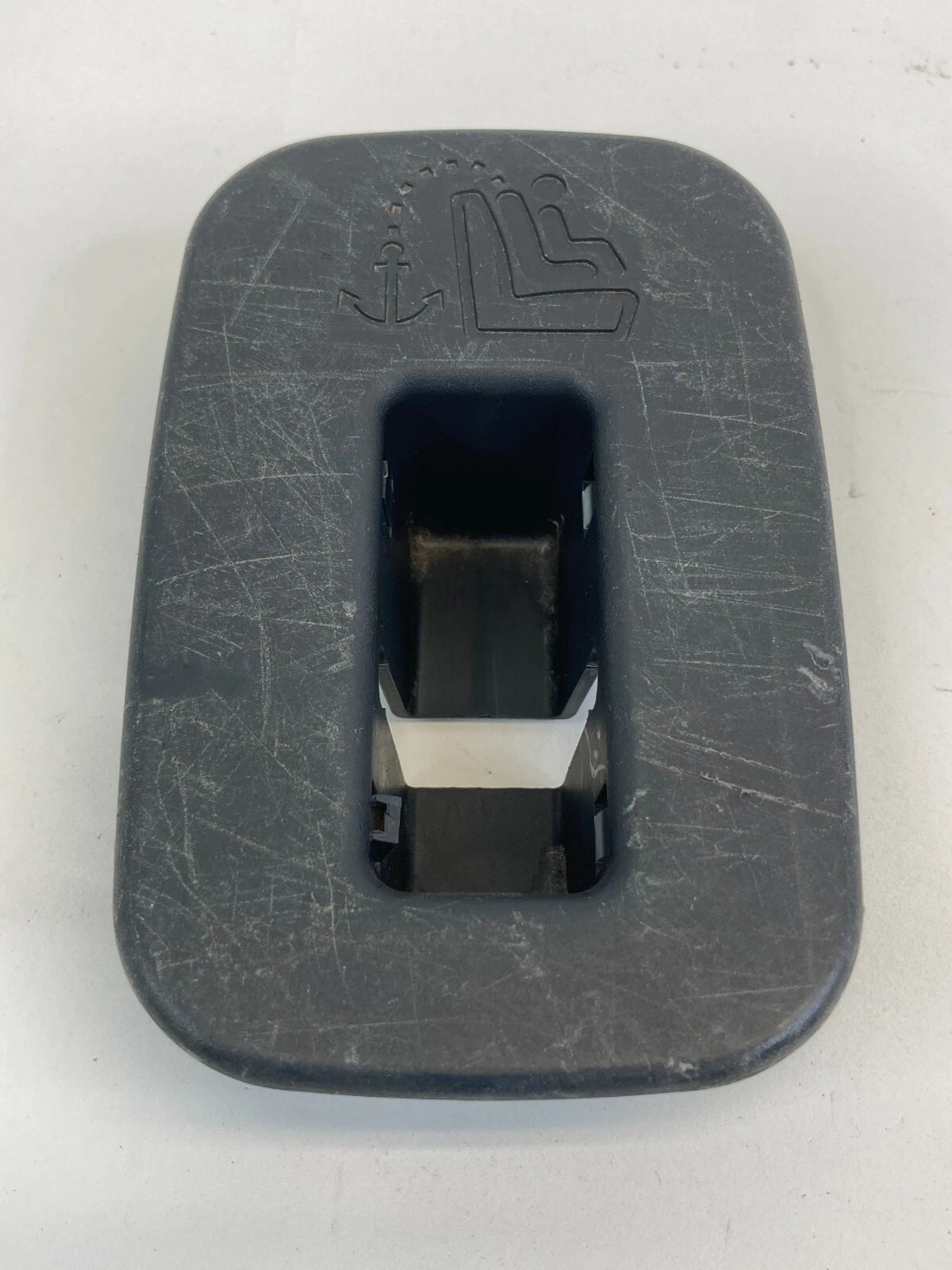 2010 2011 KIA SOUL REAR DECK CHILD SEAT ANCHOR CAP LID TRIM BEZEL 89391-2K020