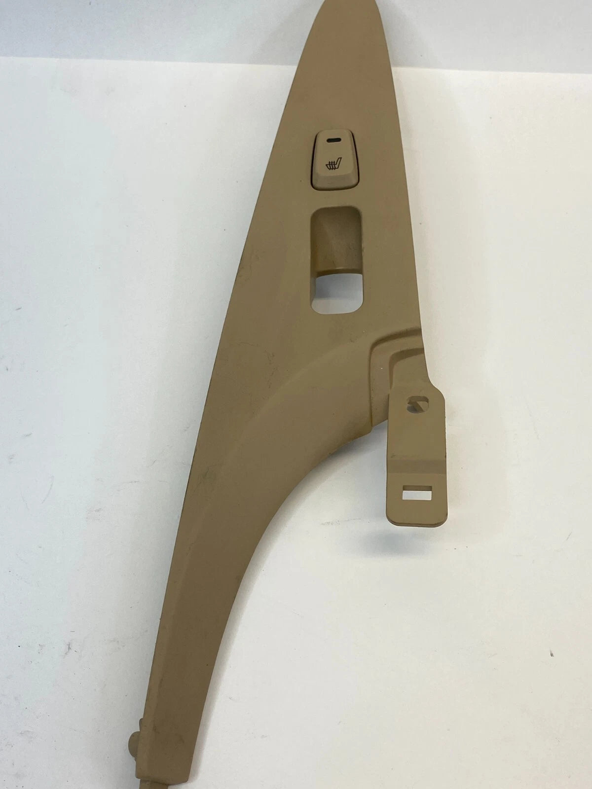11-14 HYUNDAI SONATA REAR LEFT HEATED SEAT SWITCH W/ BEZEL DOOR TRIM 93581-3S080