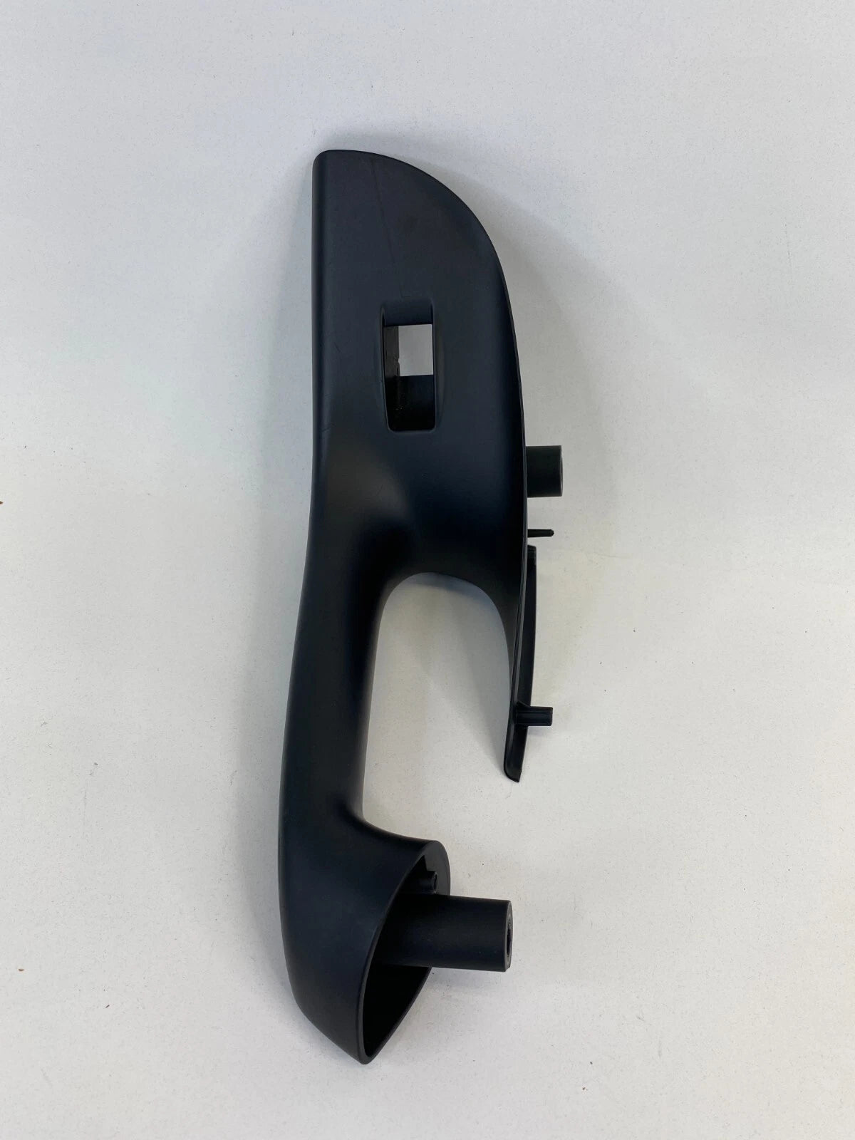 06-10 VOLKSWAGEN PASSAT REAR LEFT DOOR PULL HANDLE WINDOW SWITCH BEZEL 3C4867179