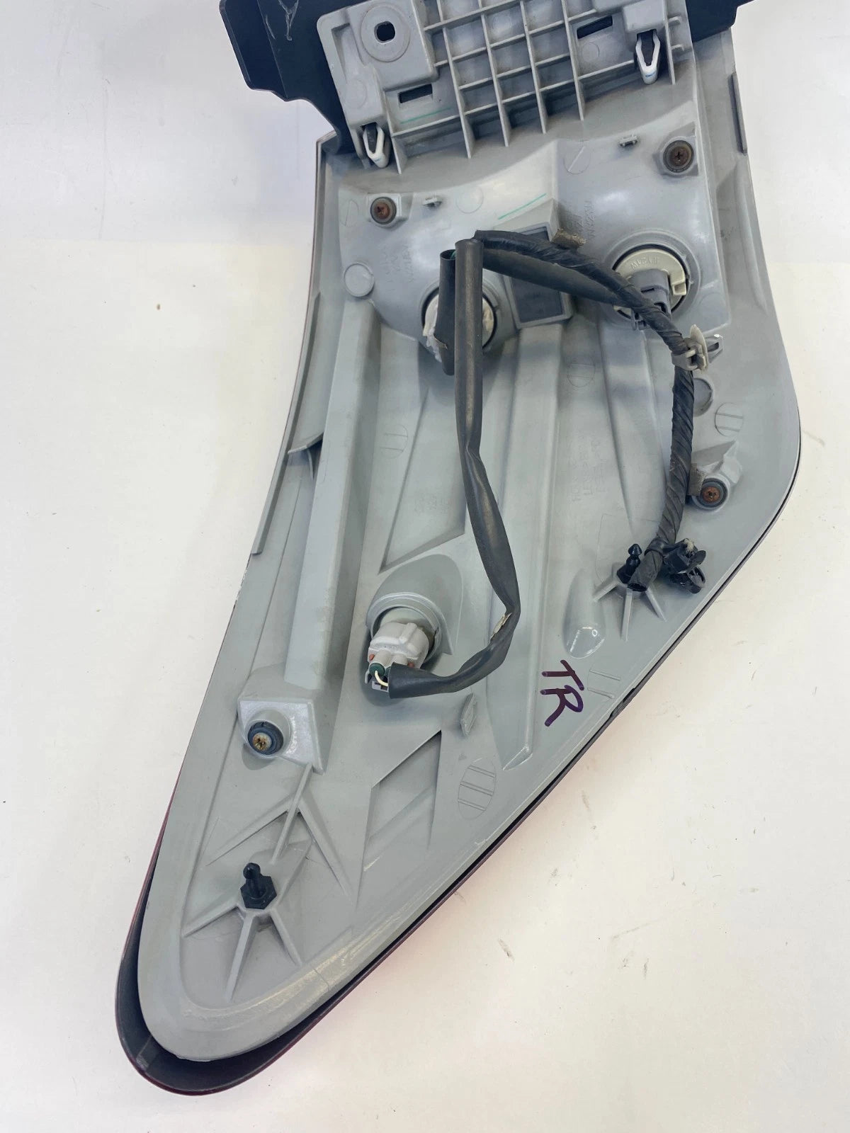 2013-2016 NISSAN PATHFINDER RIGHT PASSENGER OUTER QUARTER TAIL LIGHT LAMP OEM