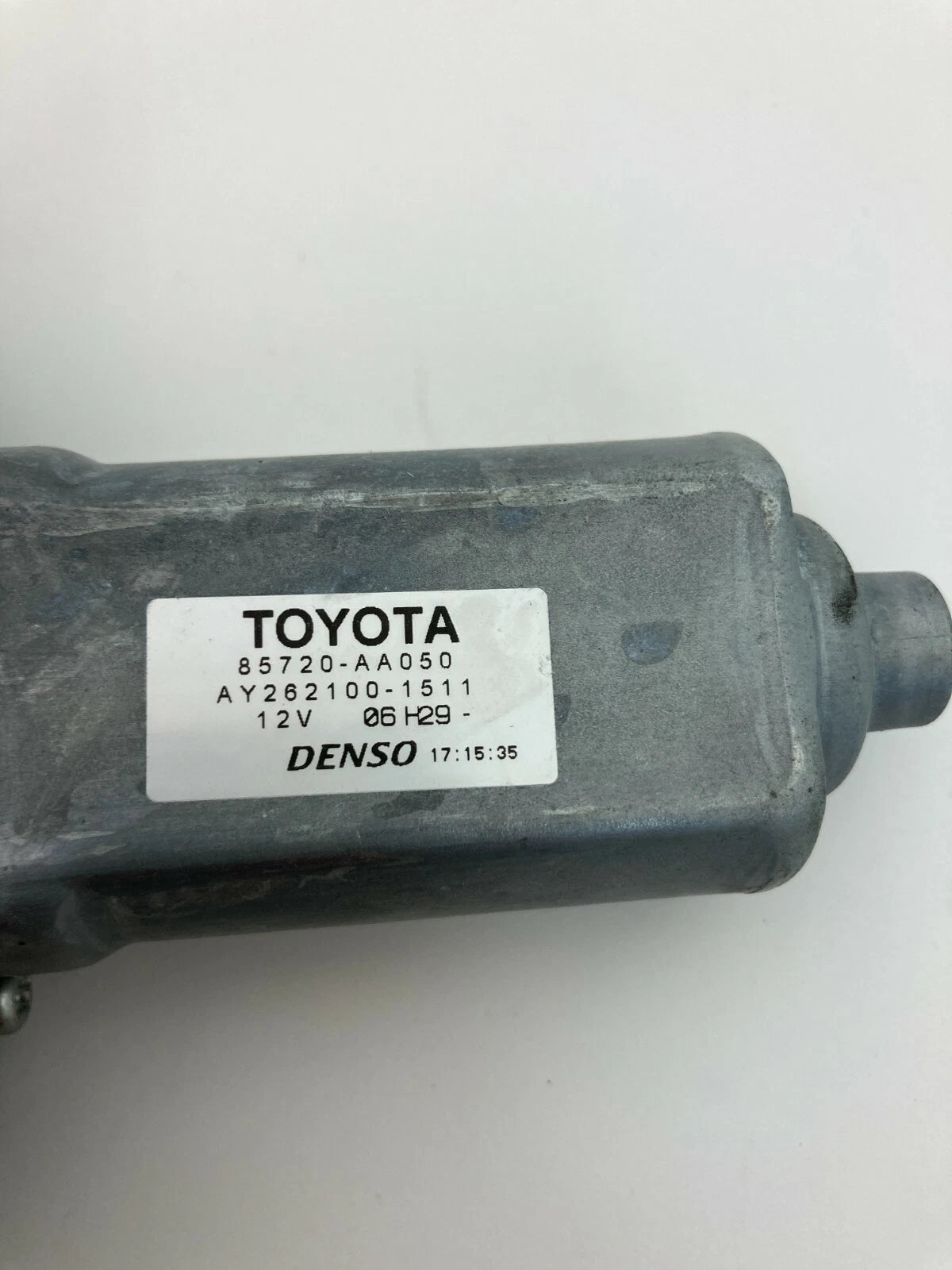 2003-2008 TOYOTA MATRIX FRONT RIGHT PASSENGER SIDE DOOR WINDOW MOTOR 85720AA050