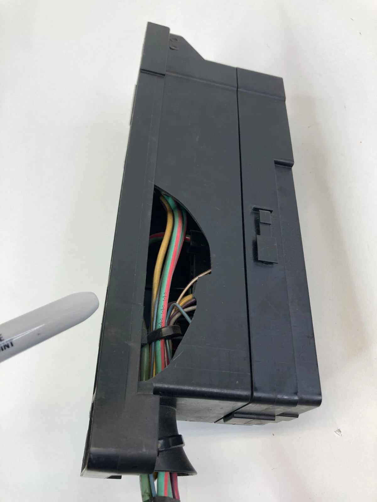 2012-2018 FORD FOCUS SEDAN 2.0L REAR TRUNK FUSE BOX FUSEBOX E00018599 OEM