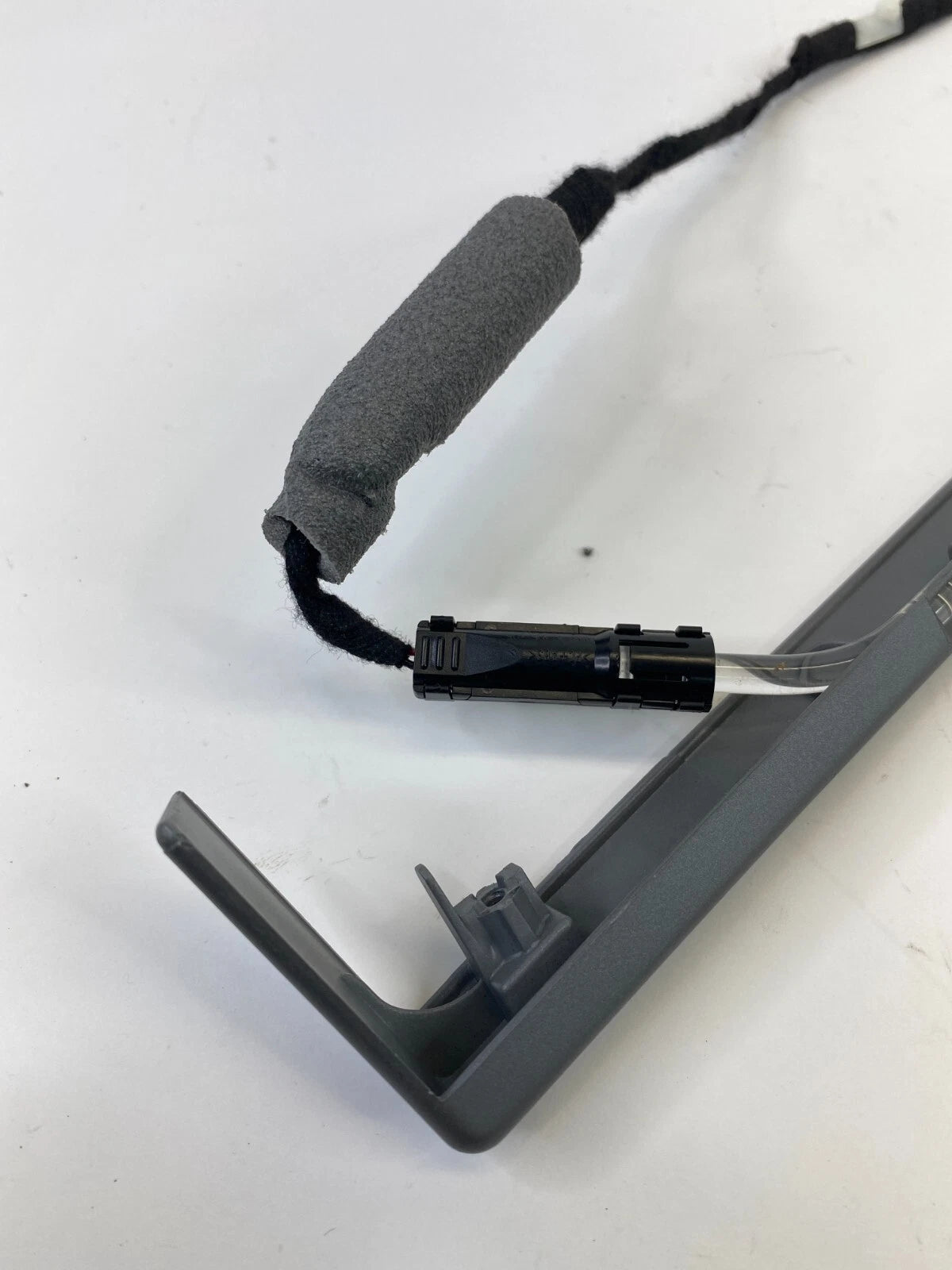 2002-2005 BMW 745I SEDAN REAR LEFT DRIVER SIDE DOOR MOLDING W/ HARNESS 6913147