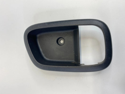 06-11 HYUNDAI ACCENT FRONT RIGHT INNER DOOR HANDLE COVER BEZEL TRIM 82621-1E001