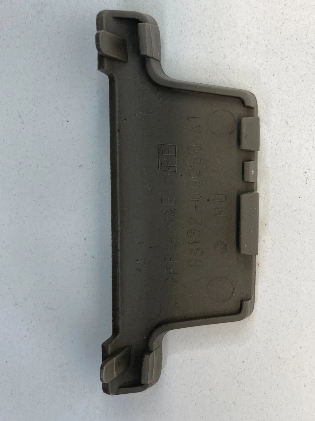 2006-2011 MITSUBISHI ENDEAVOR STEERING WHEEL COLUMN LOWER COVER CAP TRIM BEZEL