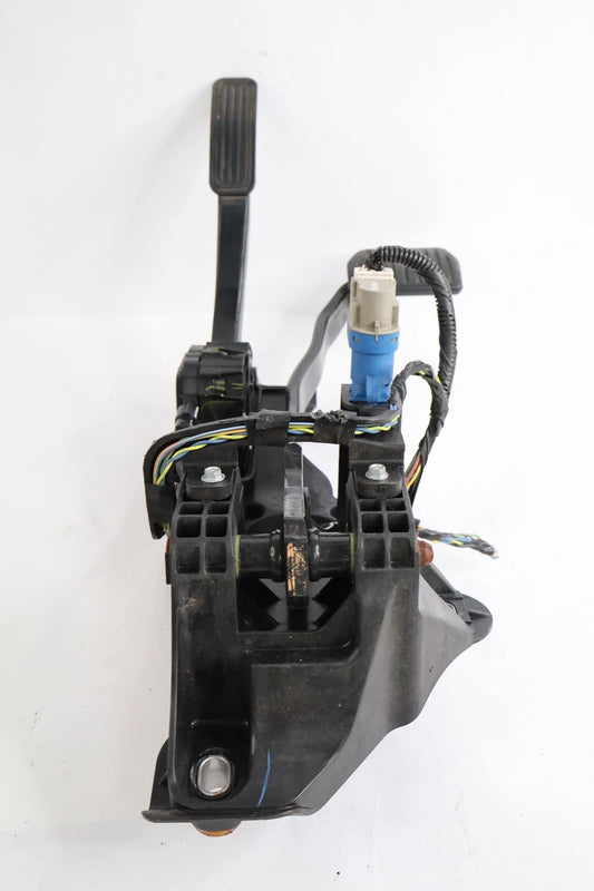2013-2020 FORD FUSION BRAKE AND ACCELERATOR PEDAL ASSEMBLY BRACKET FG8C-9F856-AB