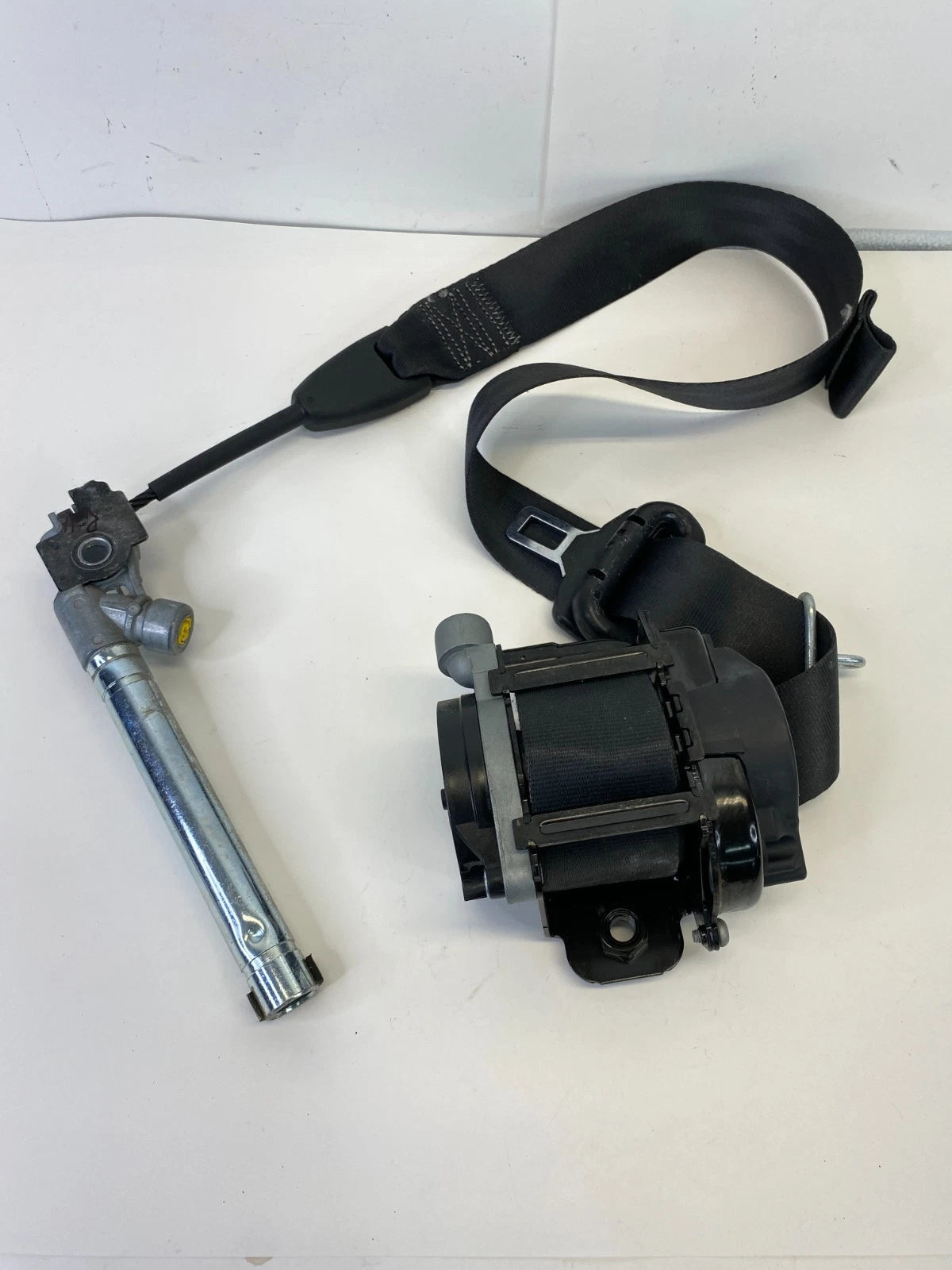 2013-2018 FORD FOCUS FRONT RIGHT PASSENGER SEAT BELT RETRACTOR 623374400B OEM